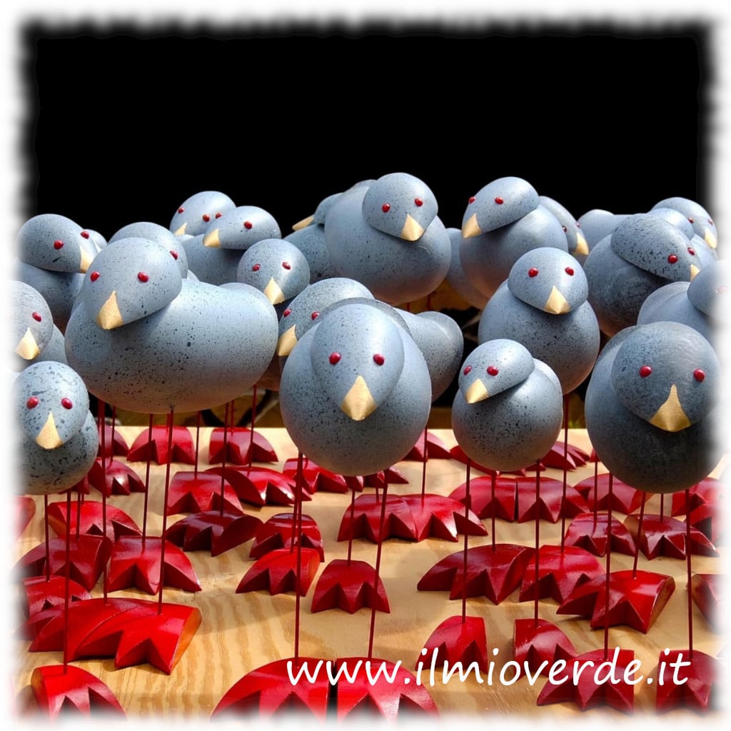 Uccelli stilizzati con zampe grosse, perfetti per un tocco di umorismo nel birdwatching.